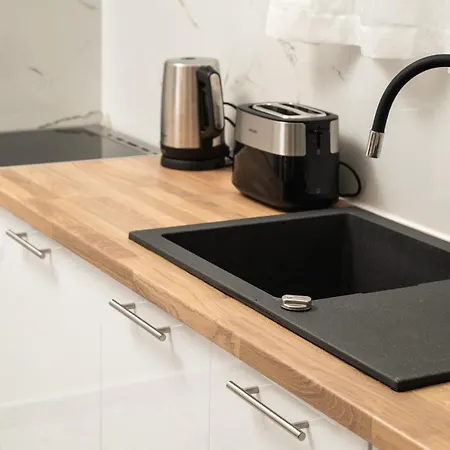 Nyaraló Michalis Nchouse 33 Hriszí Aktí Haniá