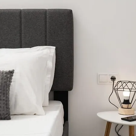 Michalis Nchouse 33 Nyaraló