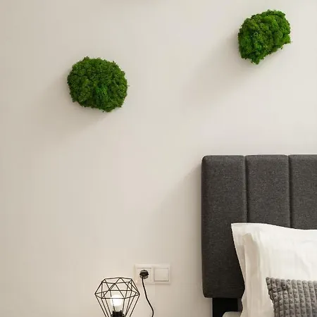 Nyaraló Michalis Nchouse 33