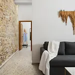 Michalis Nchouse 33