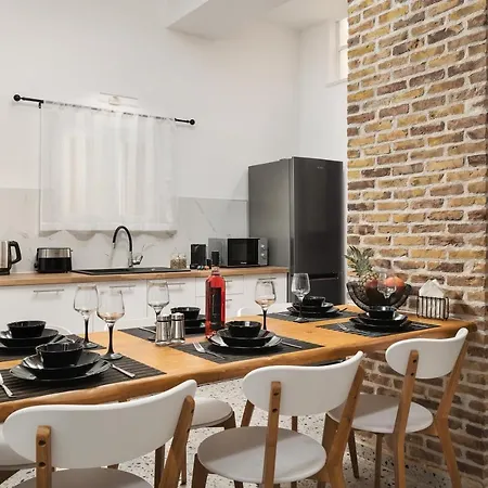 בית נופש Michalis Nchouse 33 *