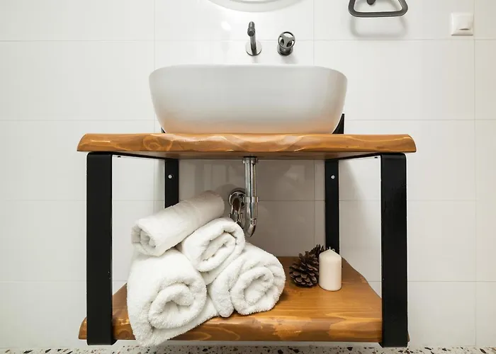 Michalis Nchouse 33 *