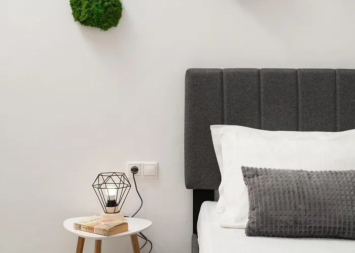 Michalis Nchouse 33 *