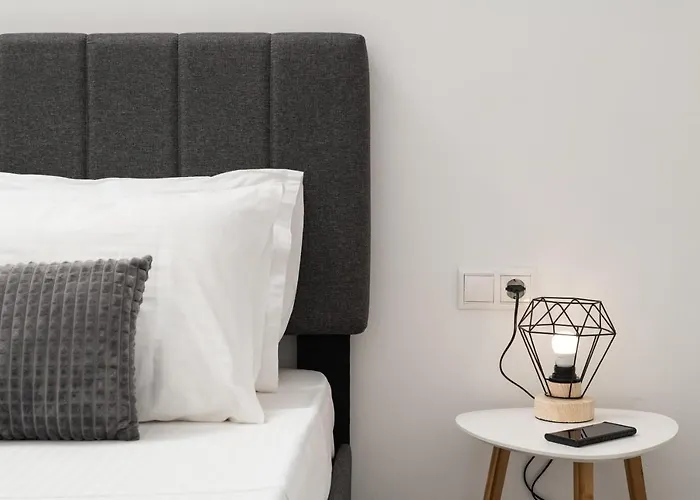 Michalis Nchouse 33 Hébergement de vacances