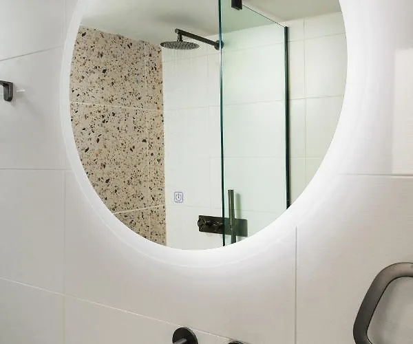 Michalis Nchouse 33 La Canée