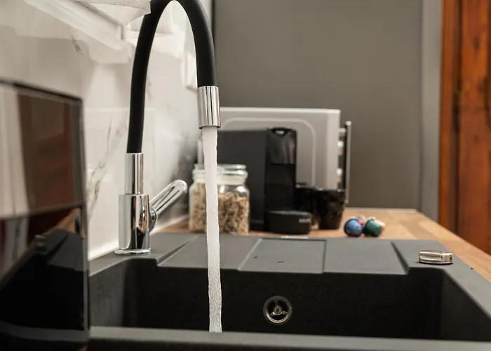 Michalis Nchouse 33 Hébergement de vacances