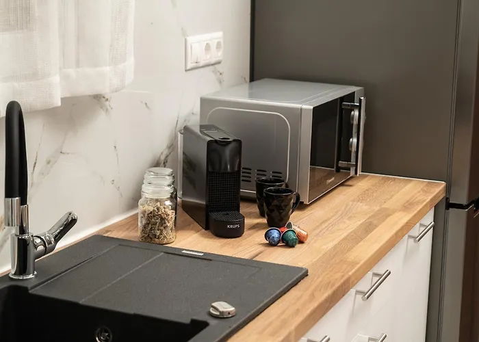 Michalis Nchouse 33 * La Canée