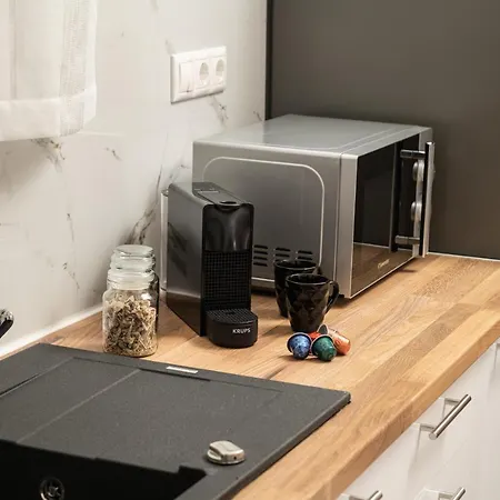 Michalis Nchouse 33 * La Canée